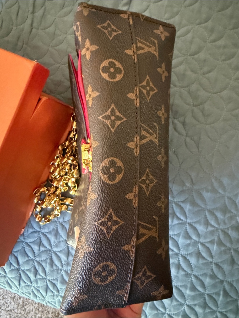 Louis Vuitton Monogram Shoulder Bag with Fuchsia Front Pocket and Gold Chain - Picture 3 of 16